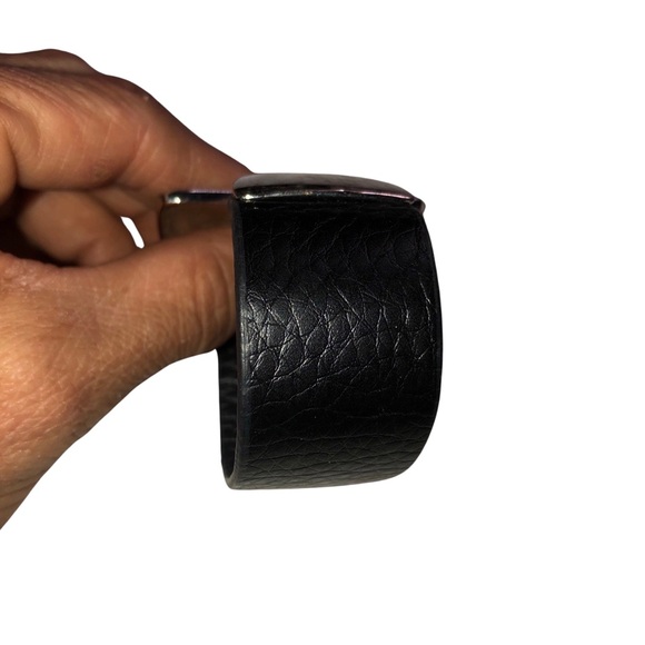 Leather Large Silver tone Cross Snaps Bracelet - Picture 4 of 10